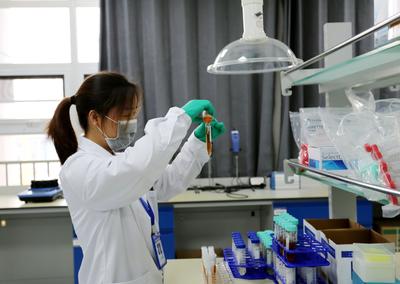 西安市食品藥品檢驗所 多措并舉筑牢防線，護航雙節期間食品安全